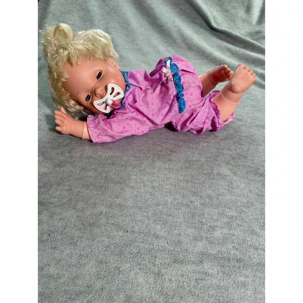 Vintage‎ 1988 Irwin Toy Oopsie Daisy Crawling Baby Doll Blonde Pink Pajamas 80s